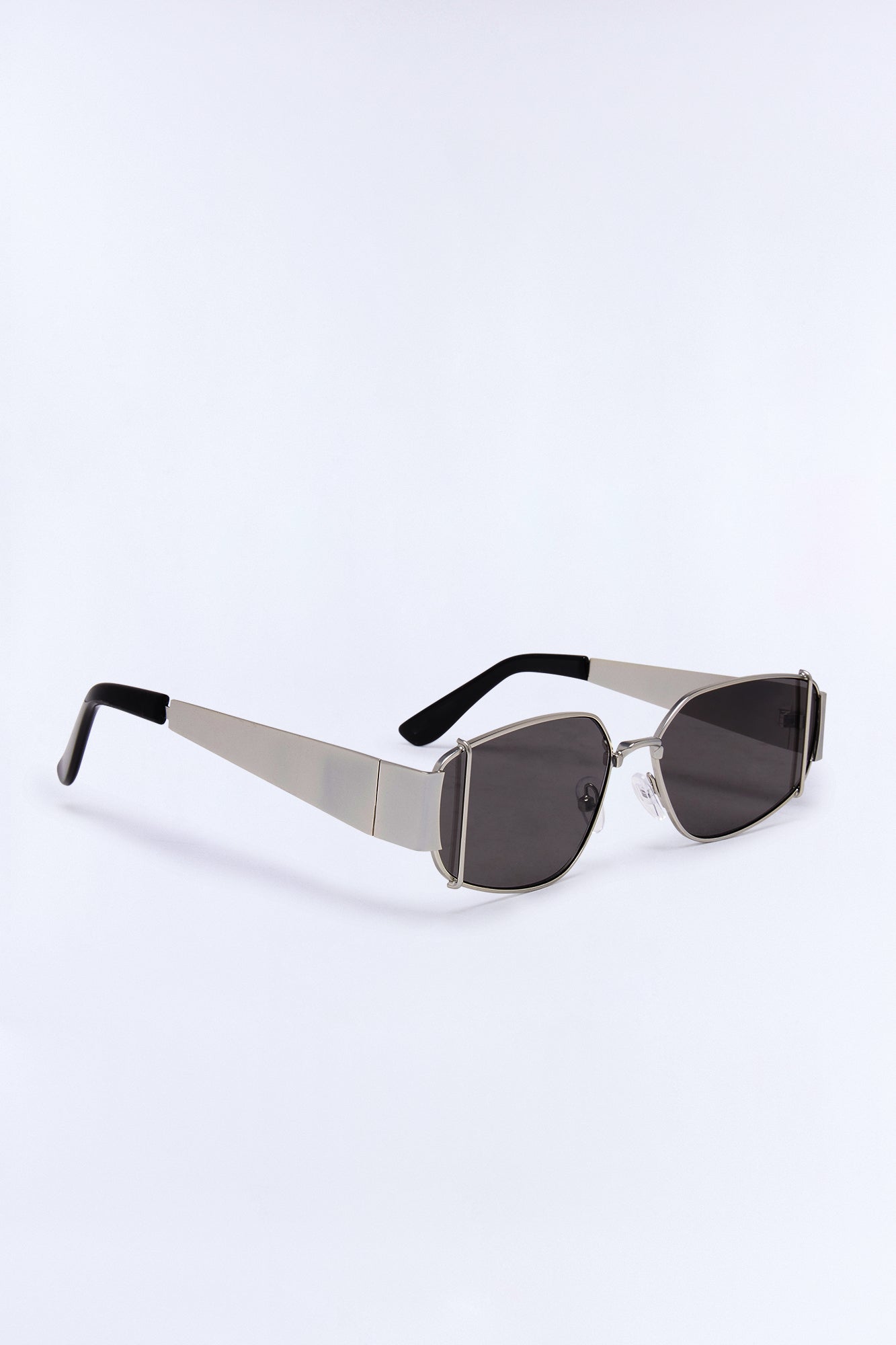 Strike Round Matte Metal Frame Sunglasses - Black/Silver Fashion Nova