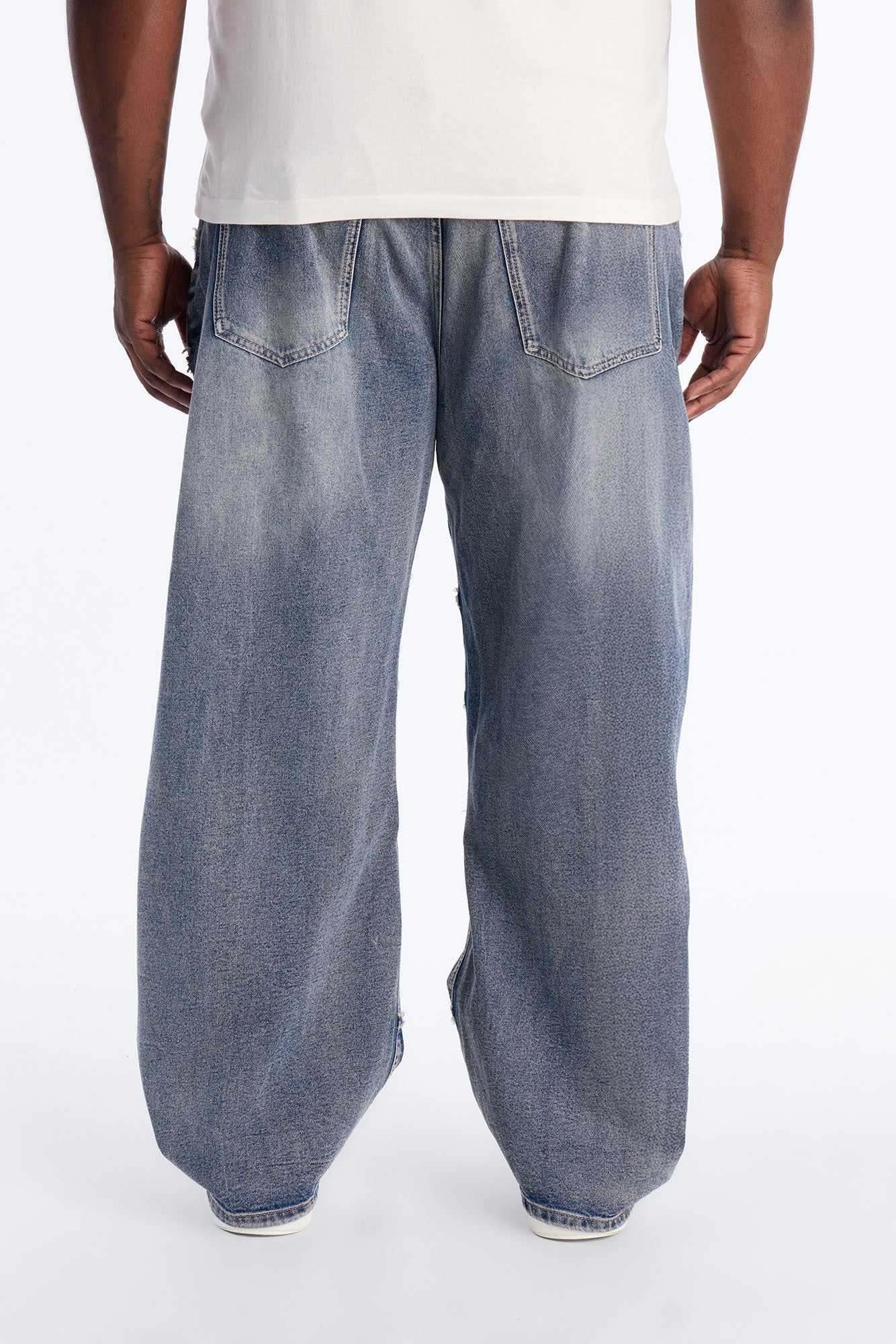 Barrel Slanted Fray Jean - Medium Blue Wash Fashion Nova