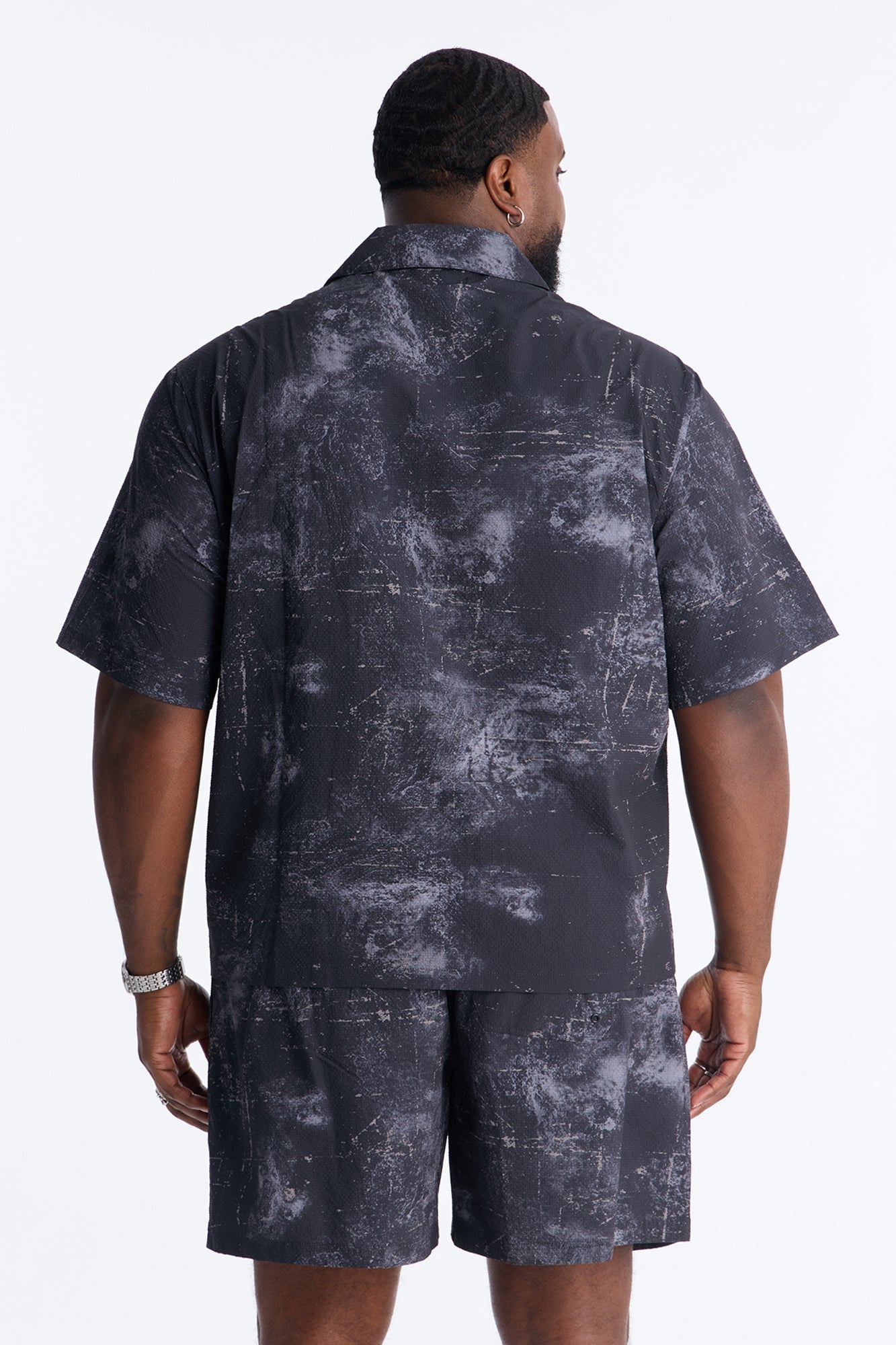 Relaxed Violet Static Seersucker Cuban Collar Up Shirt - Black Fashion Nova