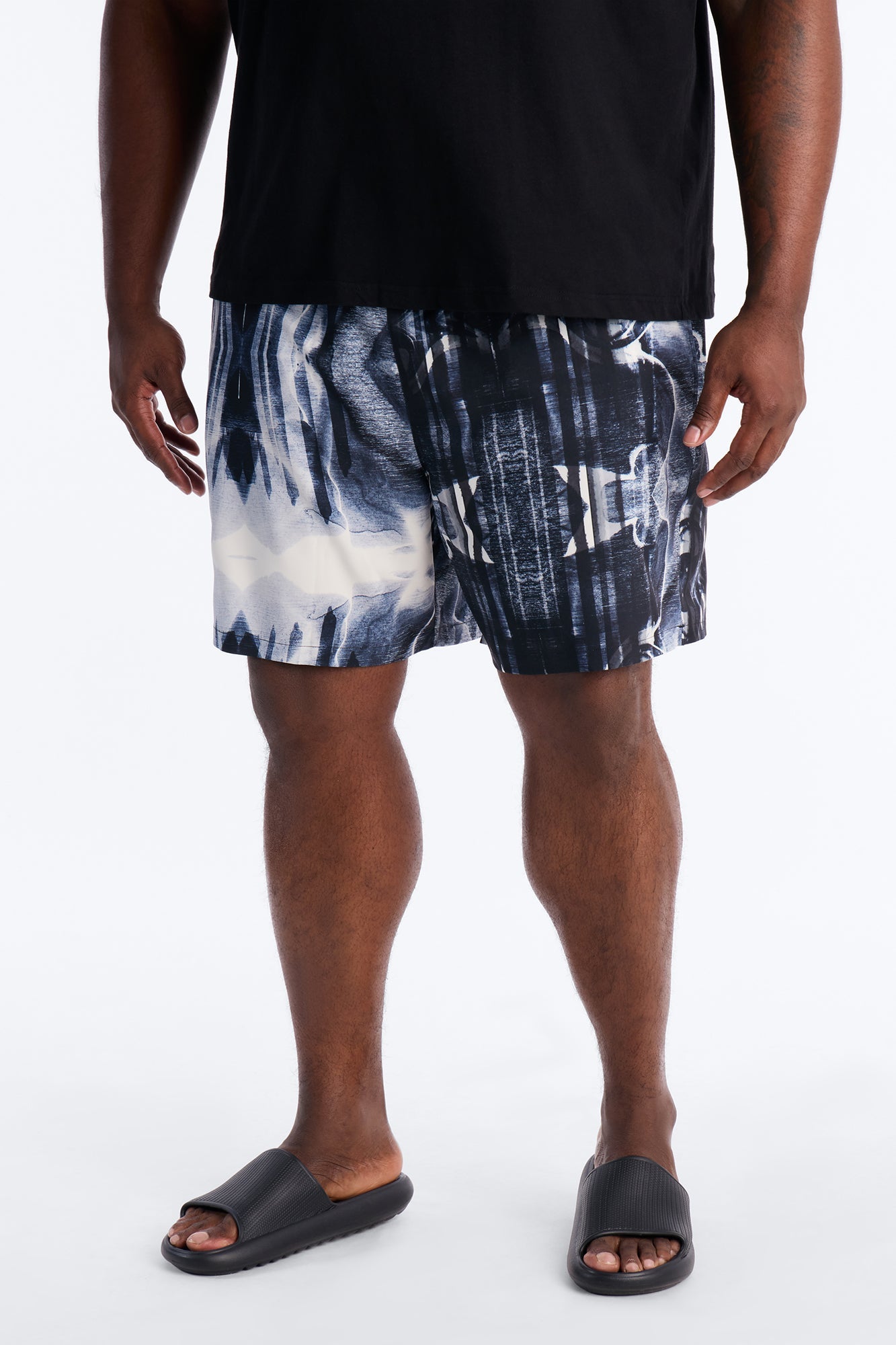 Abstract Oxide Printed Swim Trunk 7″ - Black Fashion Nova