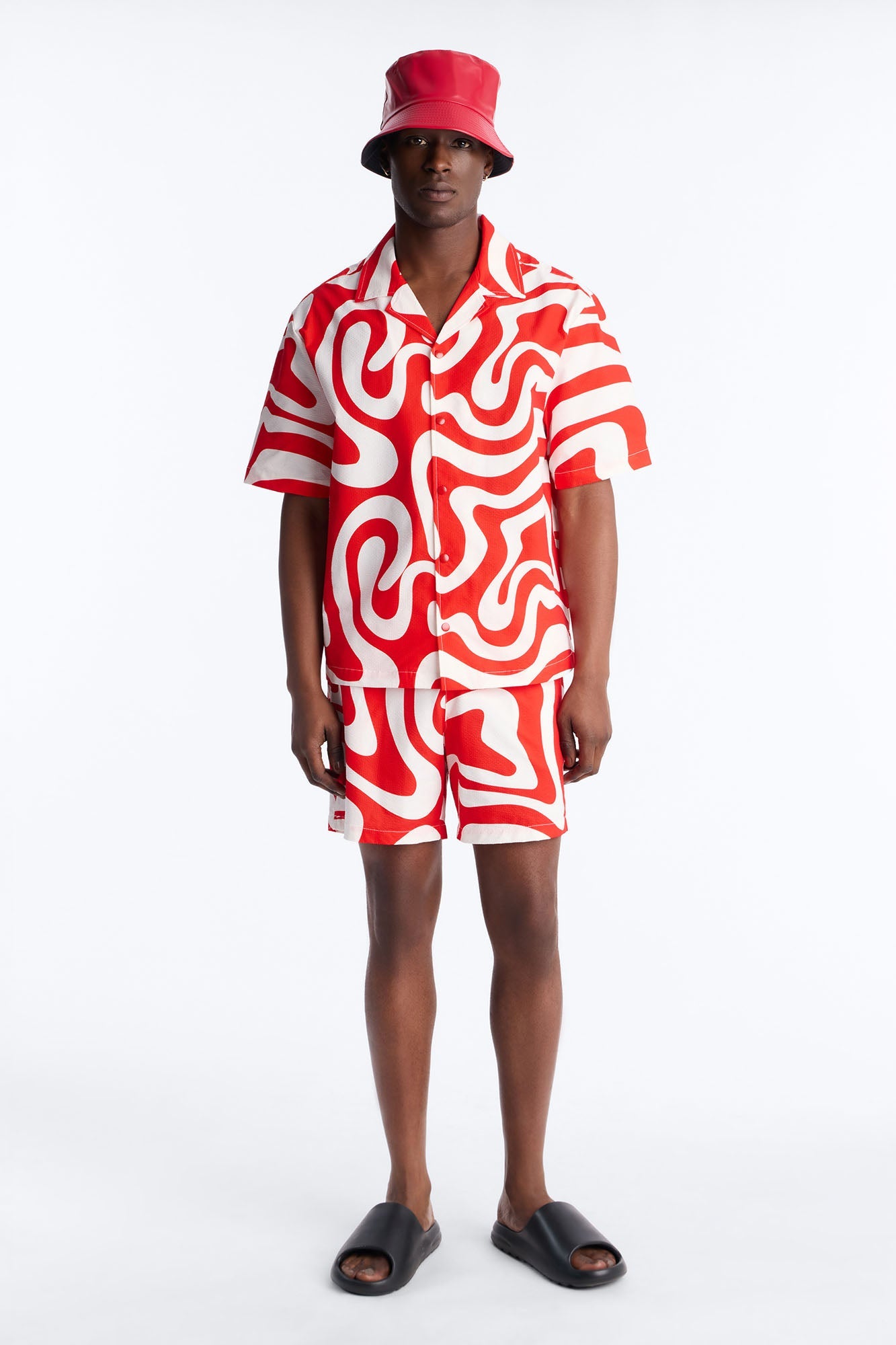 Groovy Abstract Printed Seersucker Swim Trunk 6″ - Red Fashion Nova