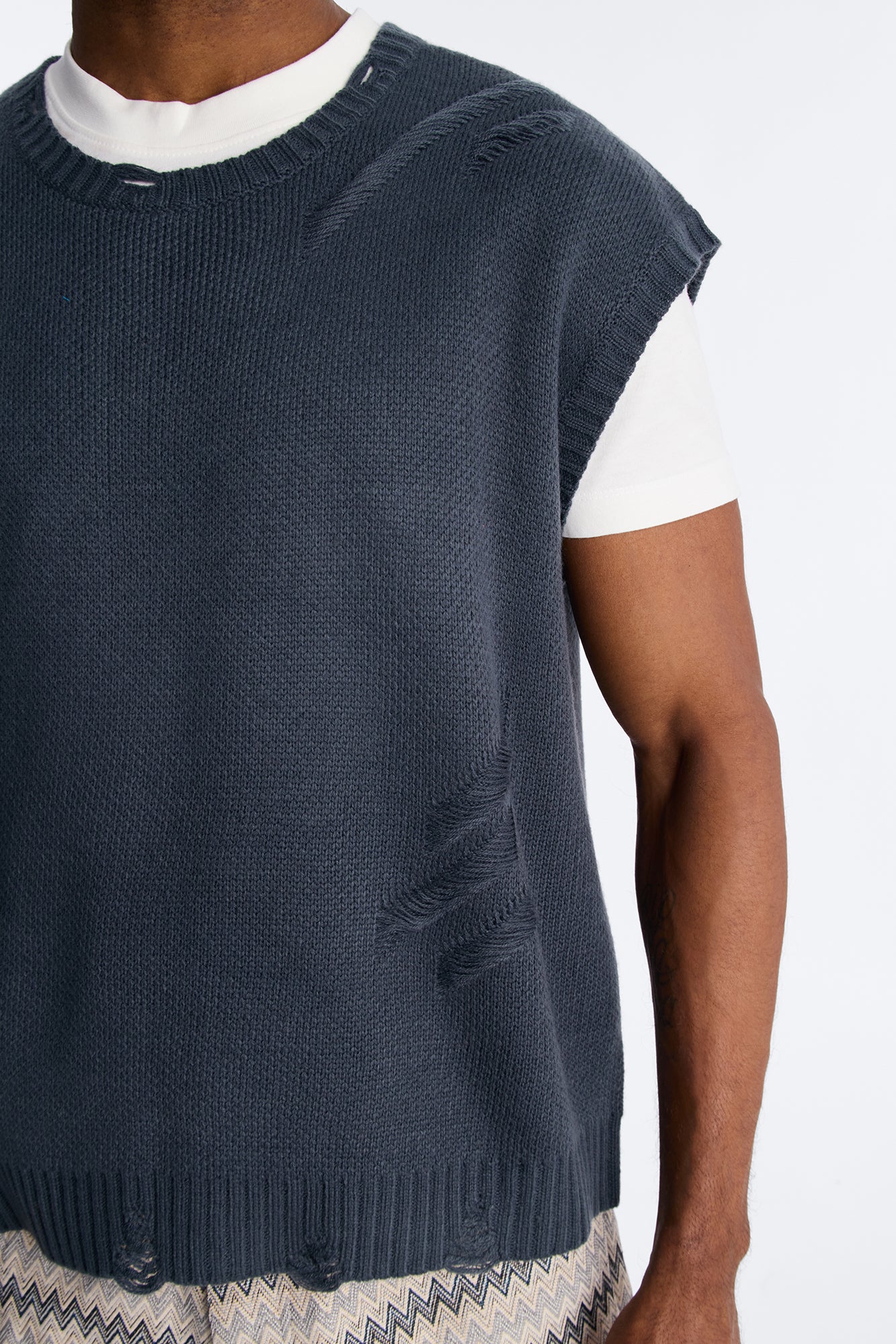 Shredline Desgastado Frayed Sweater Vest - Olive Fashion Nova