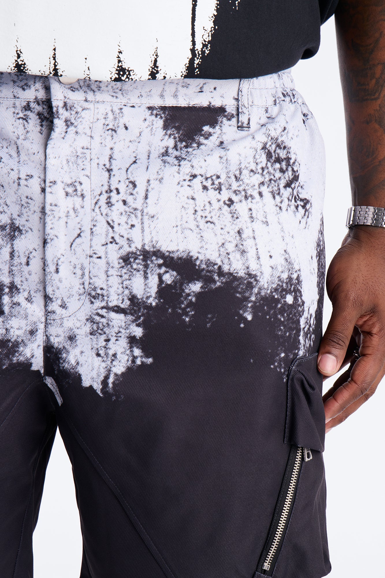 Relaxed Traveling Artist Short - Black/White Fashion Nova