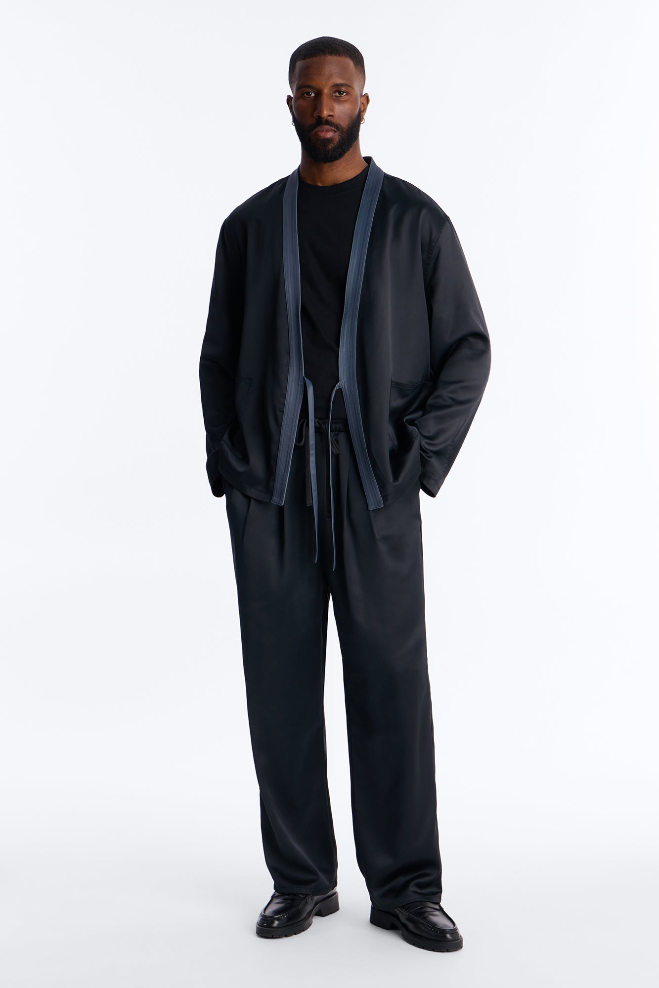 Relaxed Liquid Shadow Pleated Trouser - Black Fashion Nova