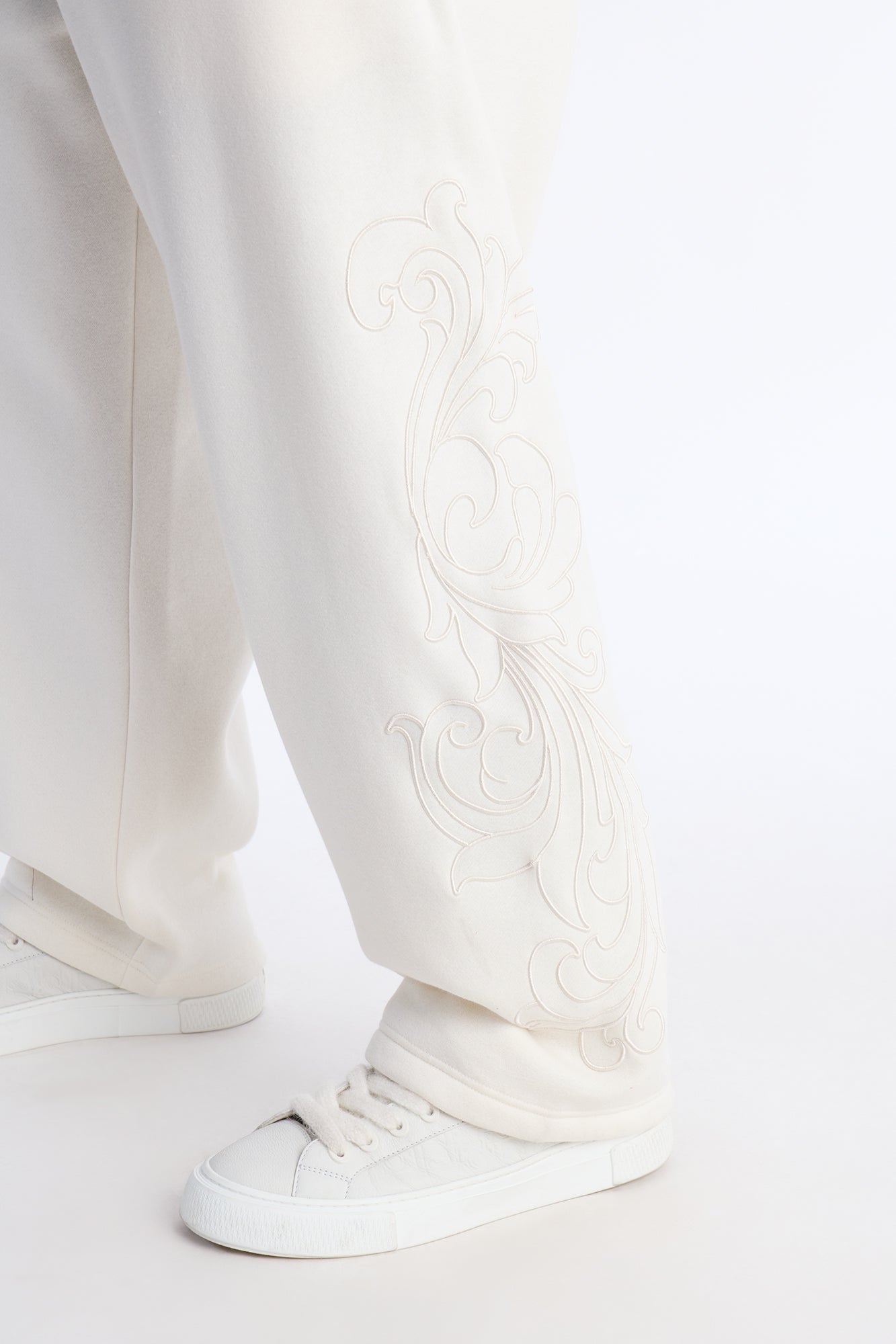 Embroidery Fleur Straight Sweatpants - Cream Fashion Nova