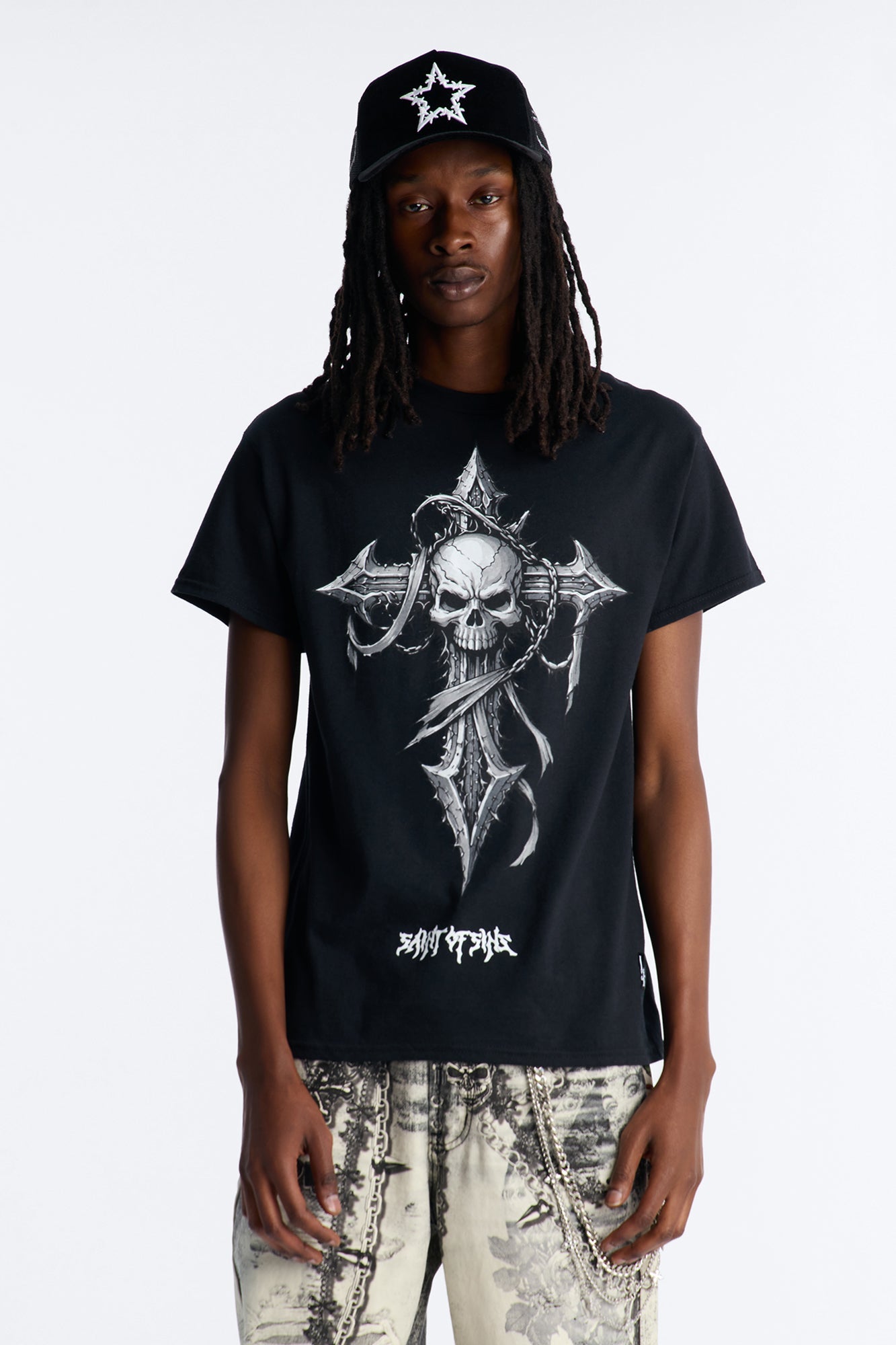 La Familia Cross And Skull Short Sleeve Tee - Black Fashion Nova