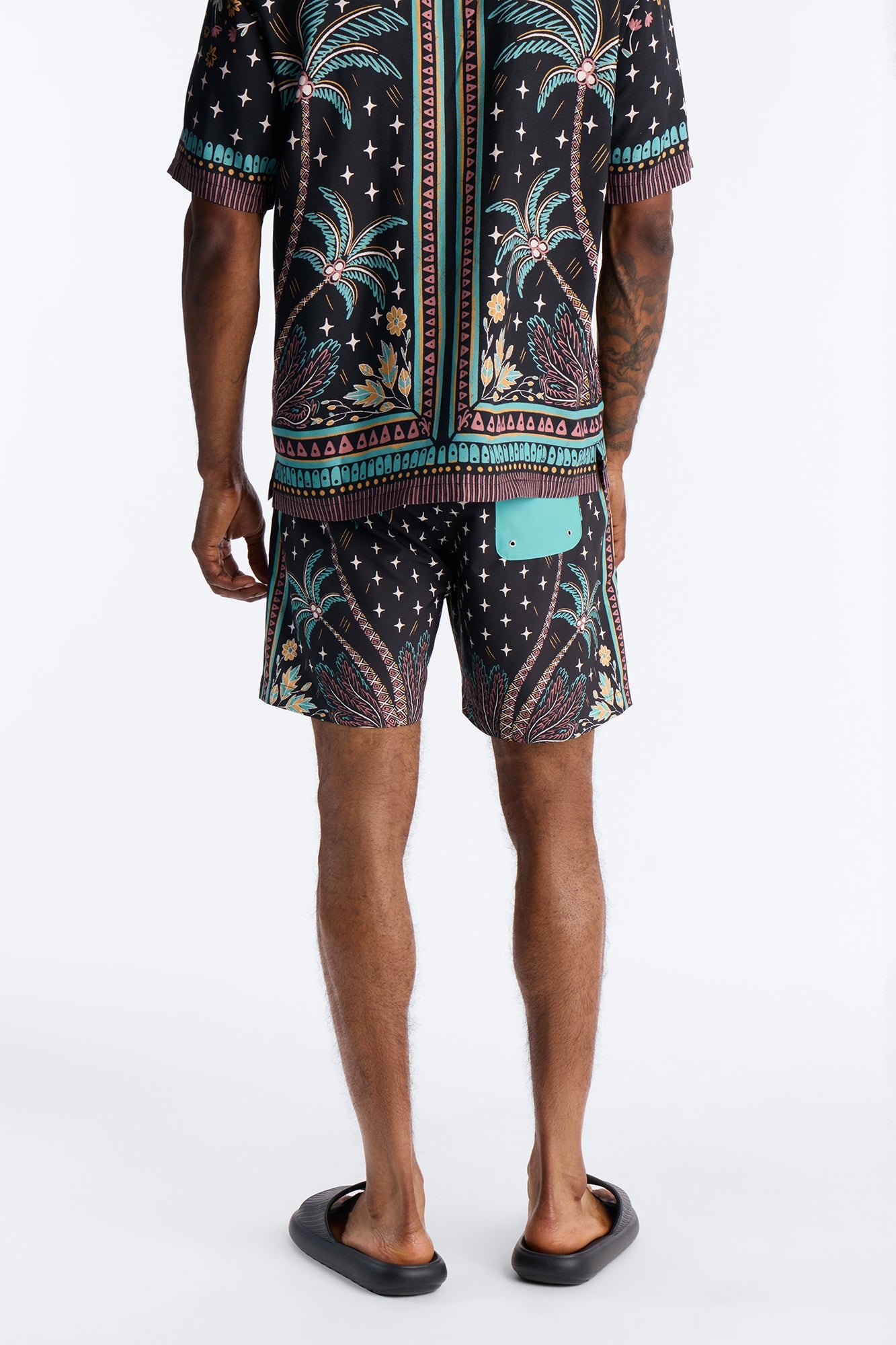 Tropical Twilight Resort Swim Trunk 7″ - Black Fashion Nova