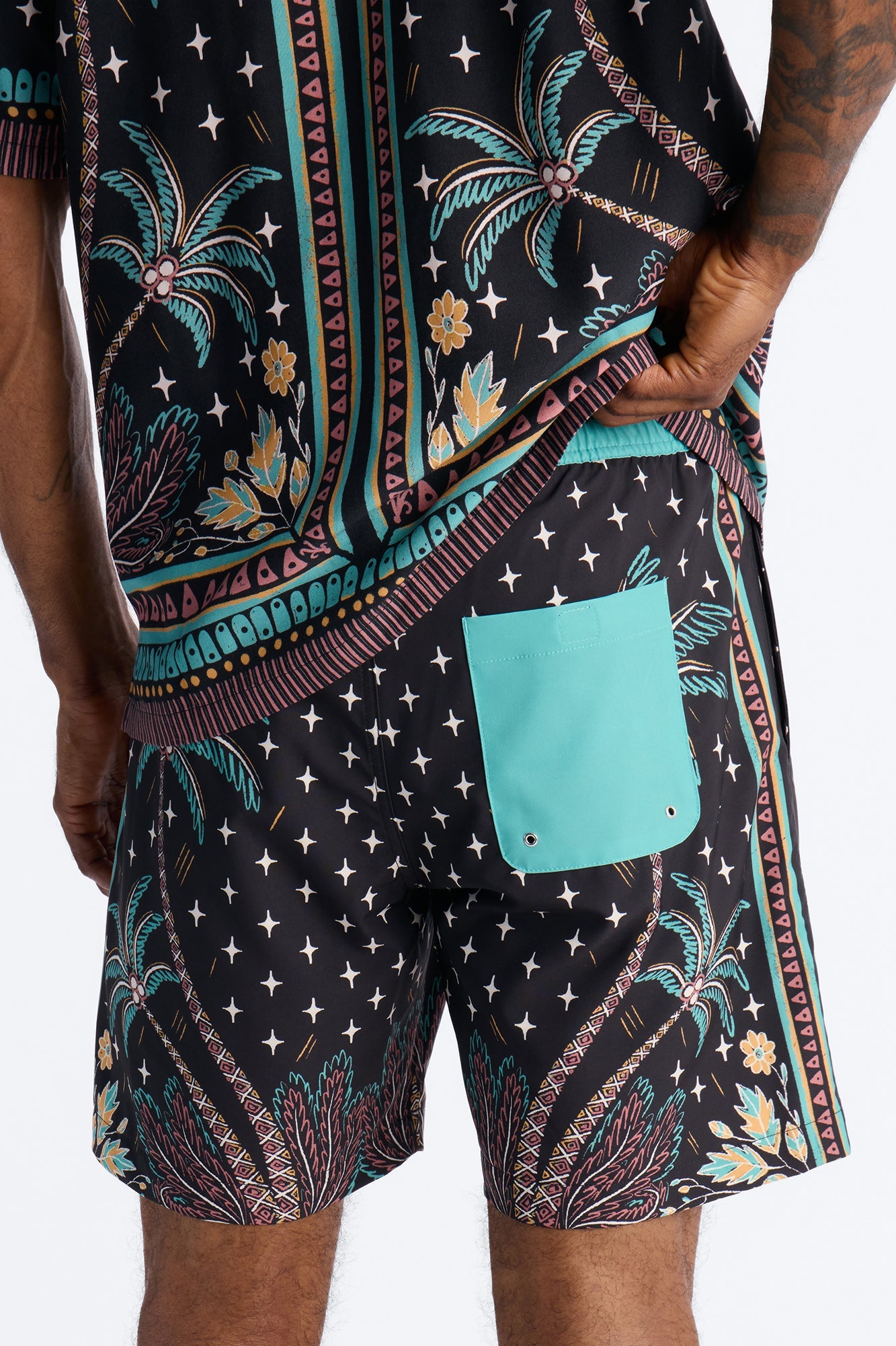 Tropical Twilight Resort Swim Trunk 7″ - Black Fashion Nova