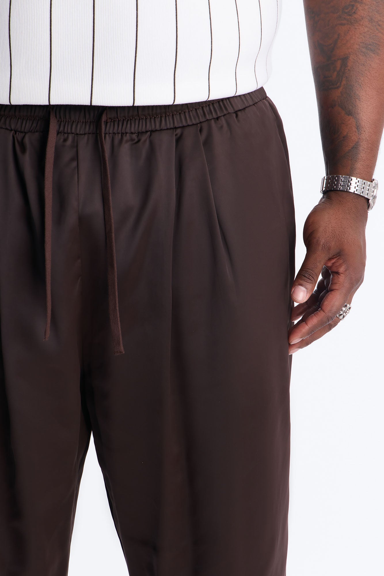 Relaxed Liquid Shadow Pleated Trouser - Brown Fashion Nova
