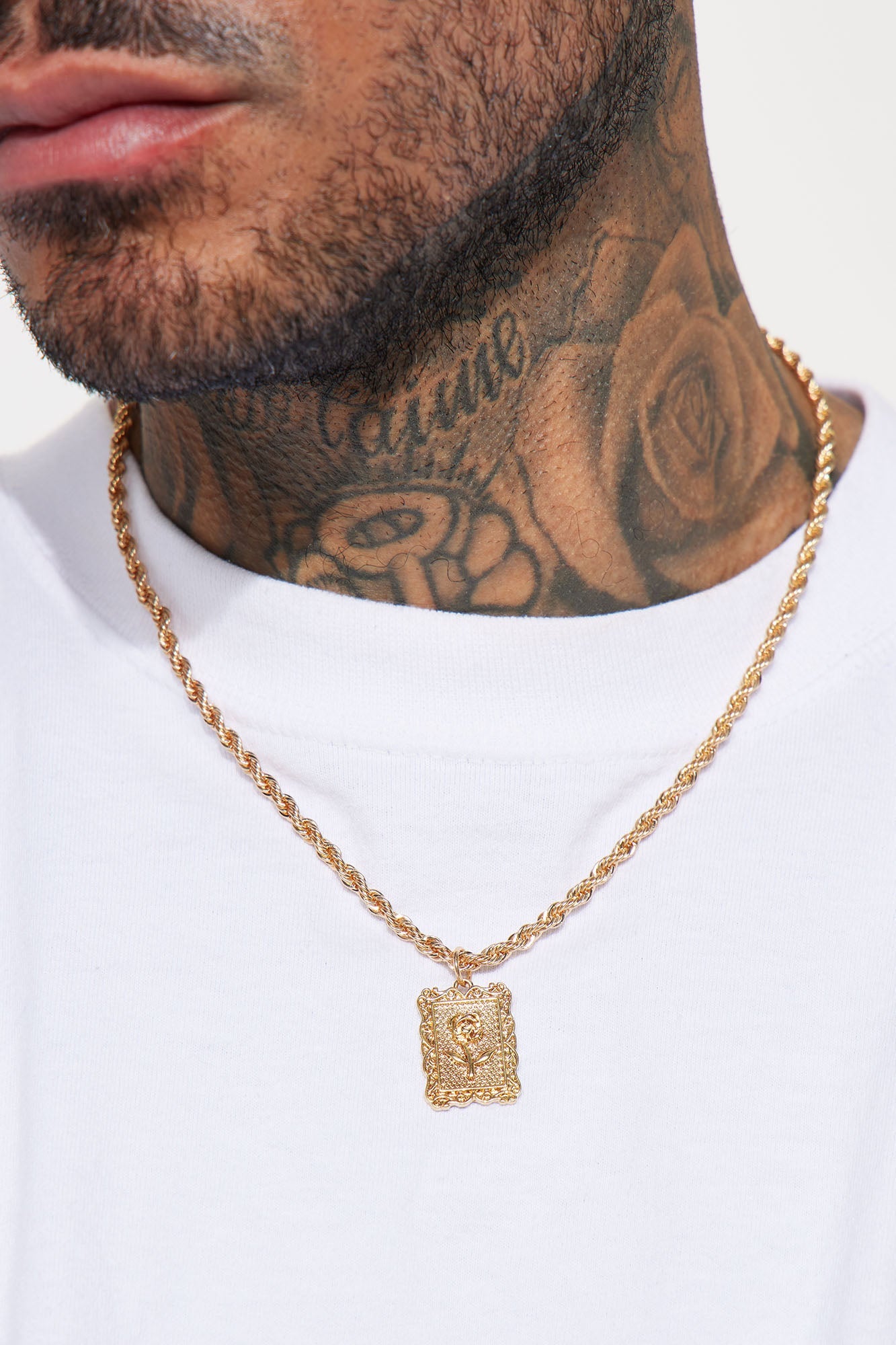 Rose Pendant Rope Chain Necklace - Gold Fashion Nova