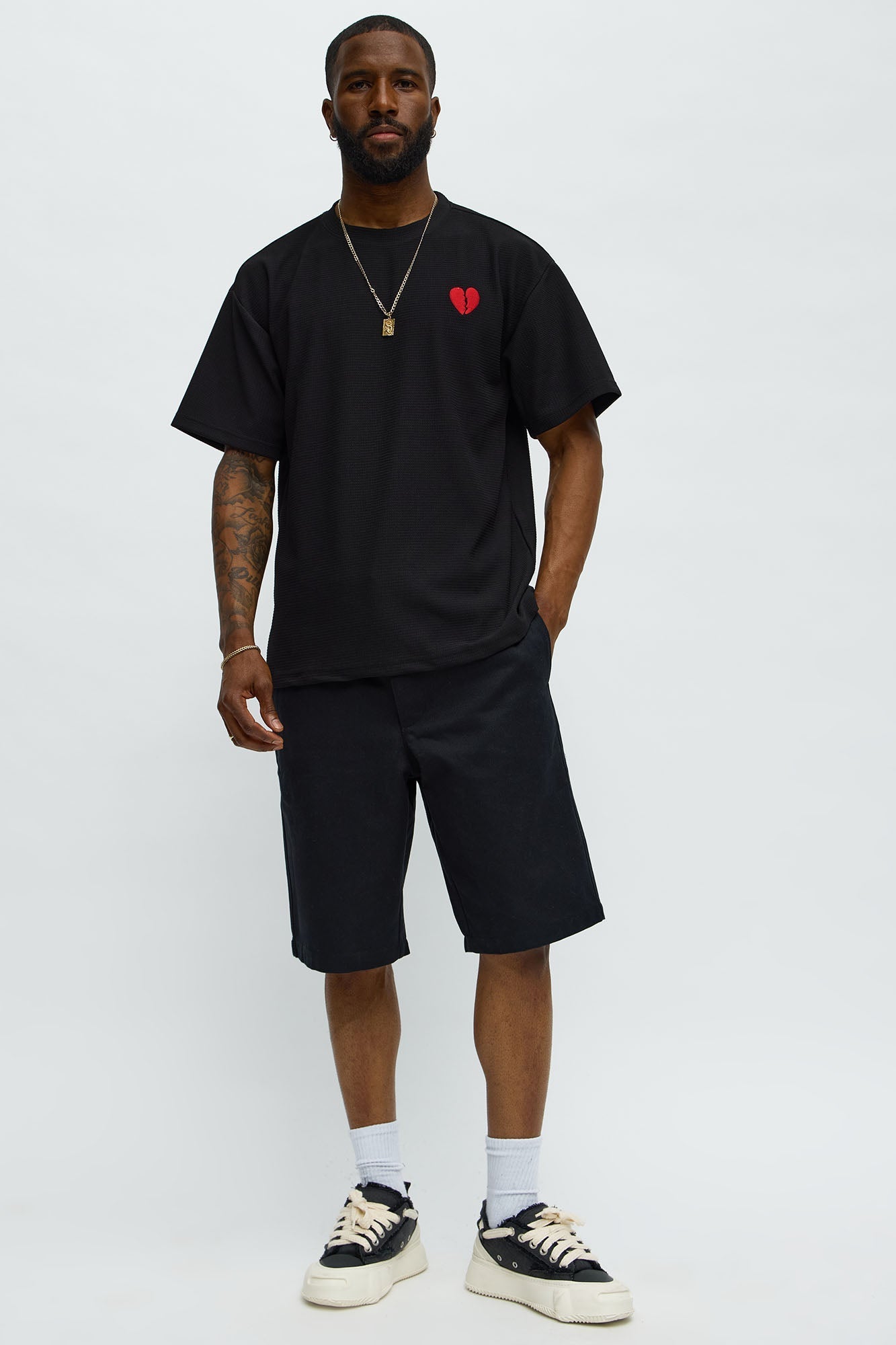 Broken Heart Textured Short Sleeve Tee - Black Fashion Nova