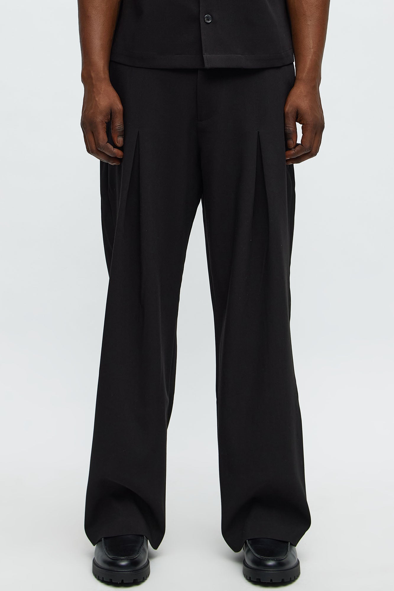Ronan High Waisted Pleated Trousers - Black Fashion Nova