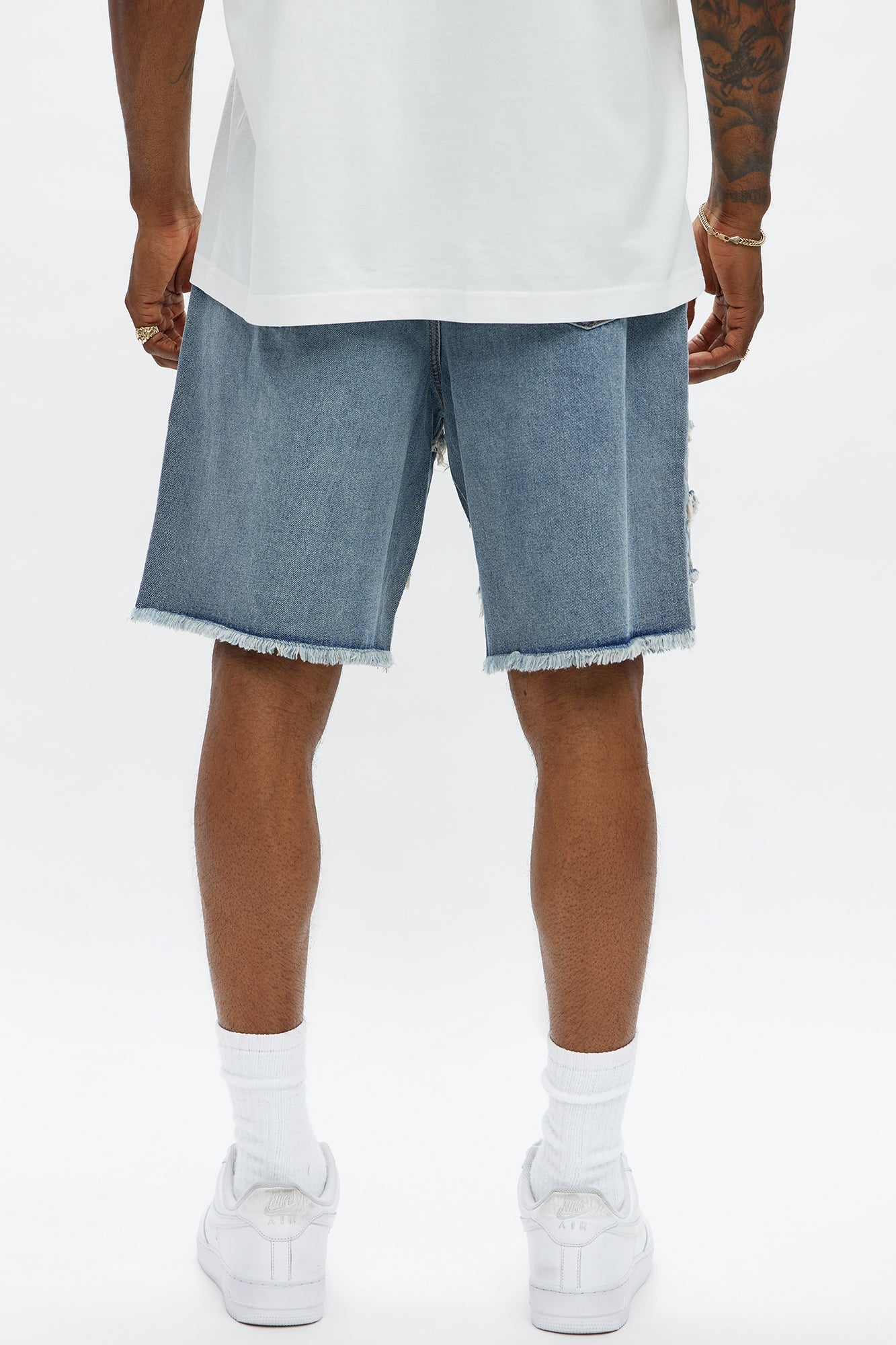 Relaxed Contrast With The Fray Denim Shorts - Medium Blue Wash Fashion Nova