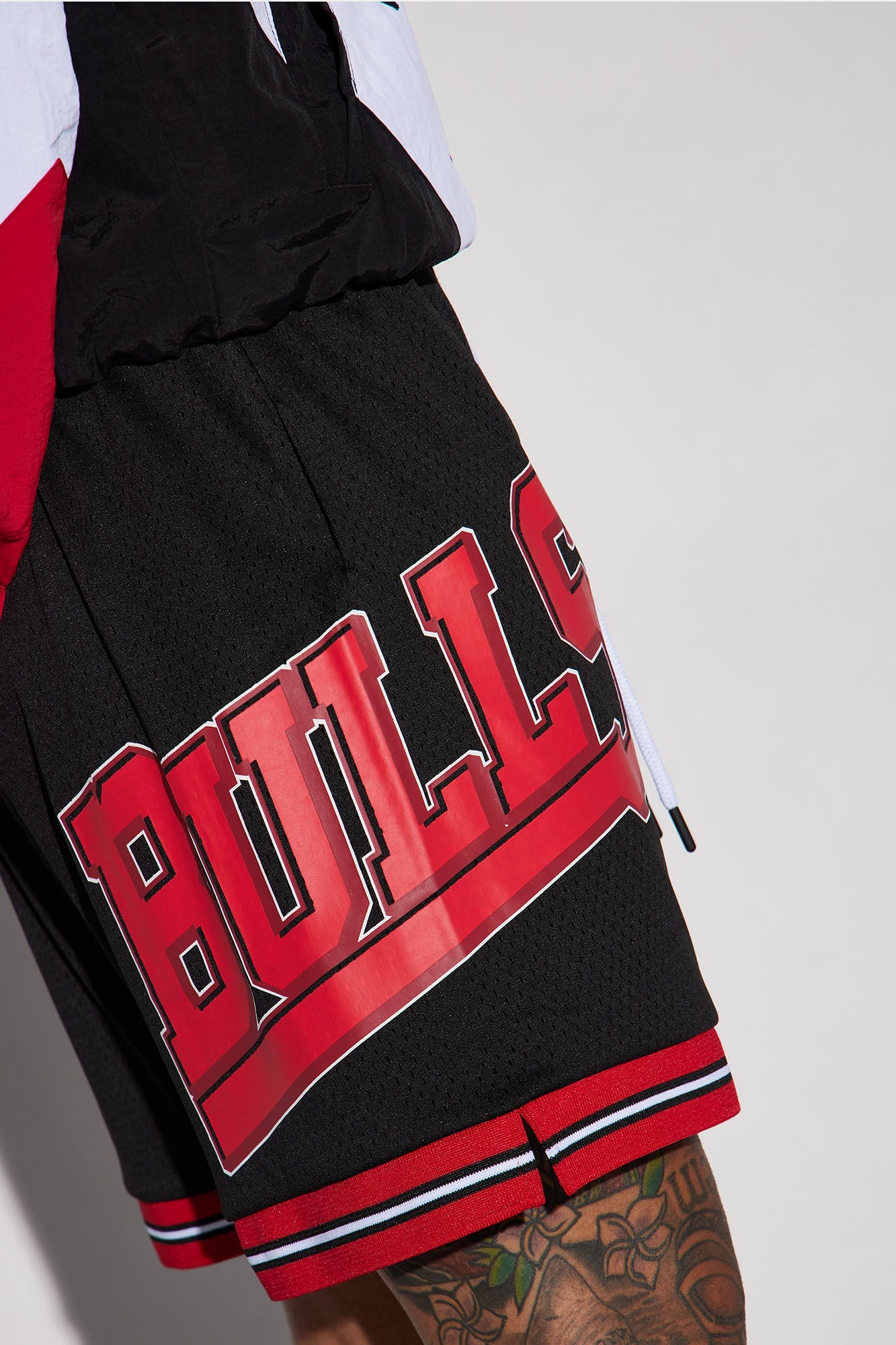 Bulls Step Back Mesh Shorts - Black Fashion Nova