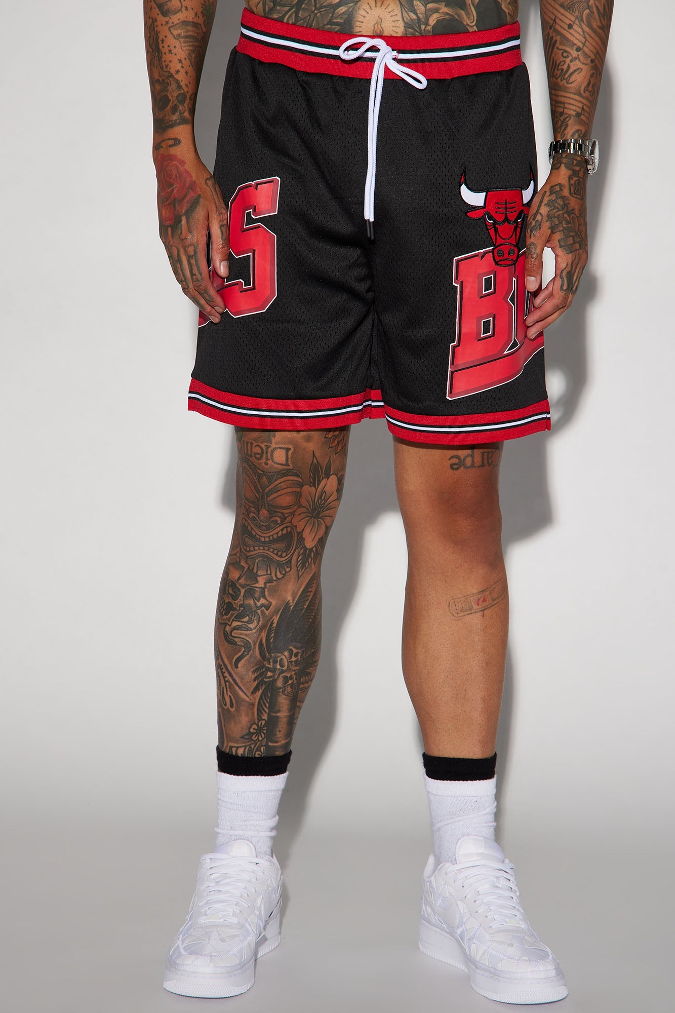 Bulls Step Back Mesh Shorts - Black Fashion Nova