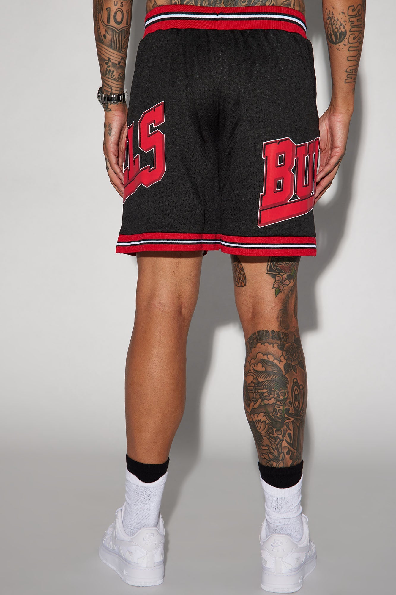 Bulls Step Back Mesh Shorts - Black Fashion Nova