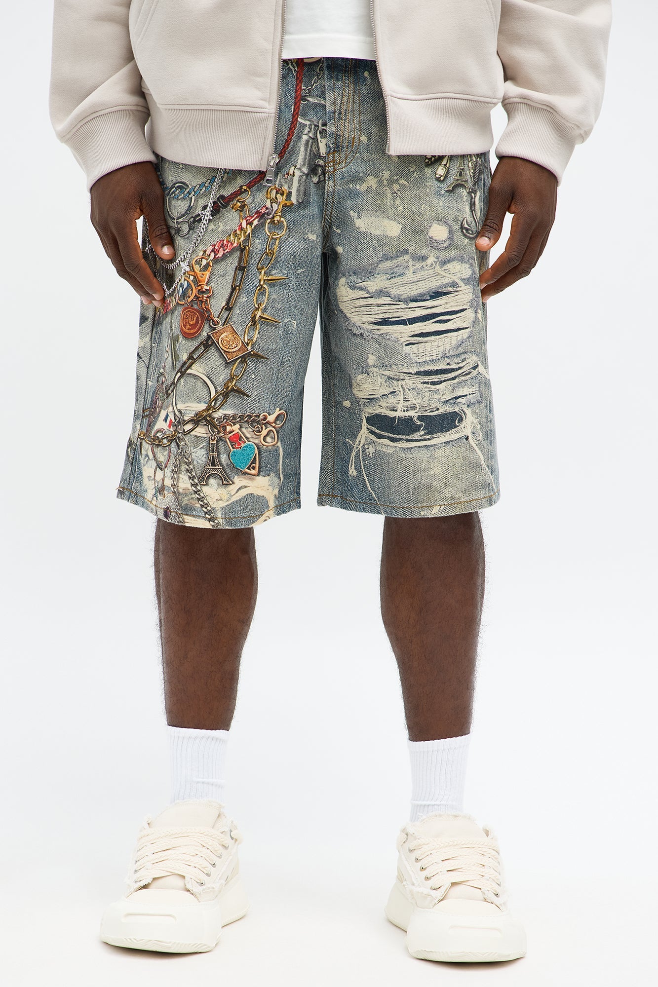 Relaxed Chain Distressed Printed Denim Short - Light Wash Fashion Nova
