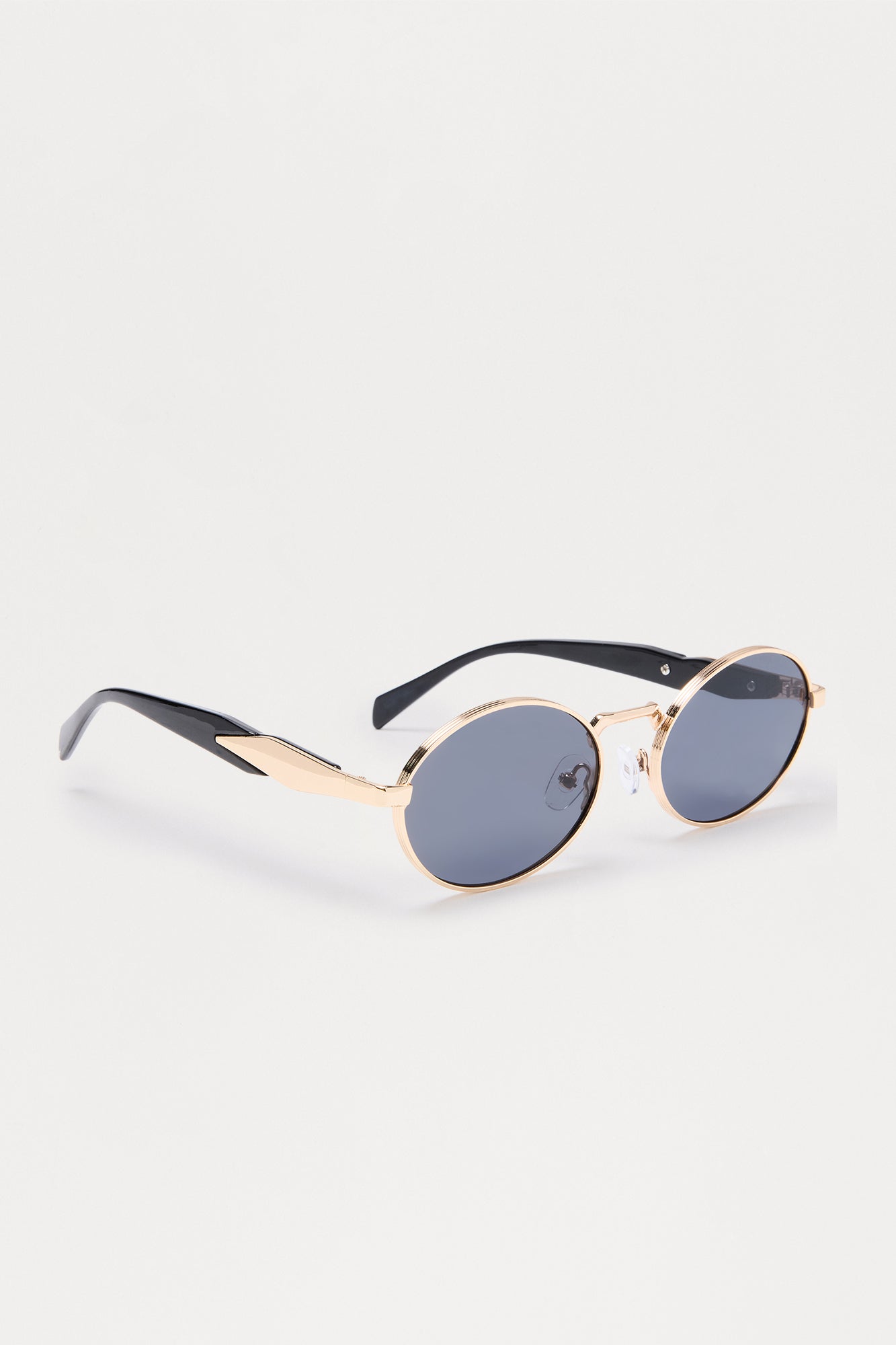 Striking Round Frame Metal Sunglasses - Black Fashion Nova